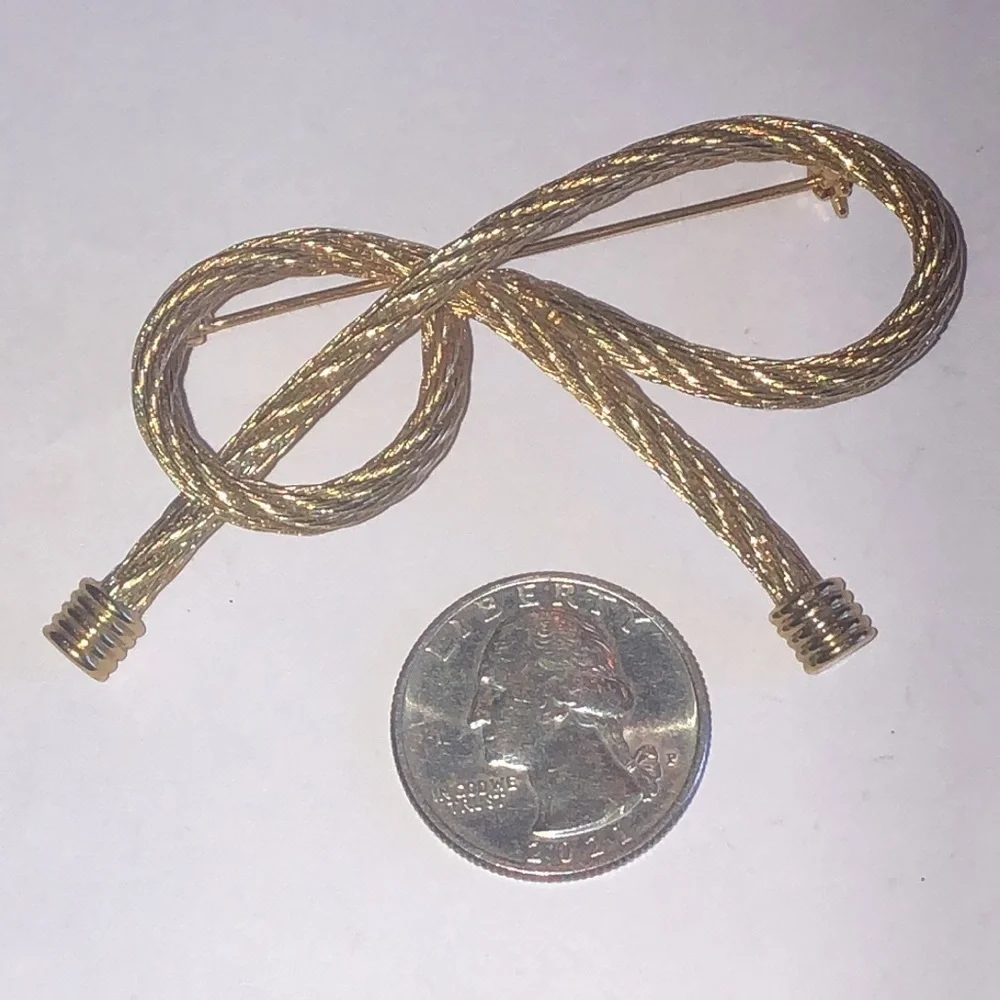 Vintage Gold Tone Twisted Rope Retro Boho Brooch